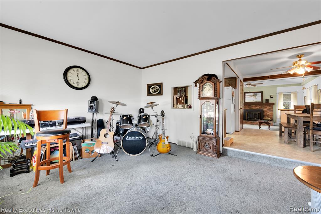 49545 SCHOENHERR Road, Shelby Twp, MI 48315 — Photo 7