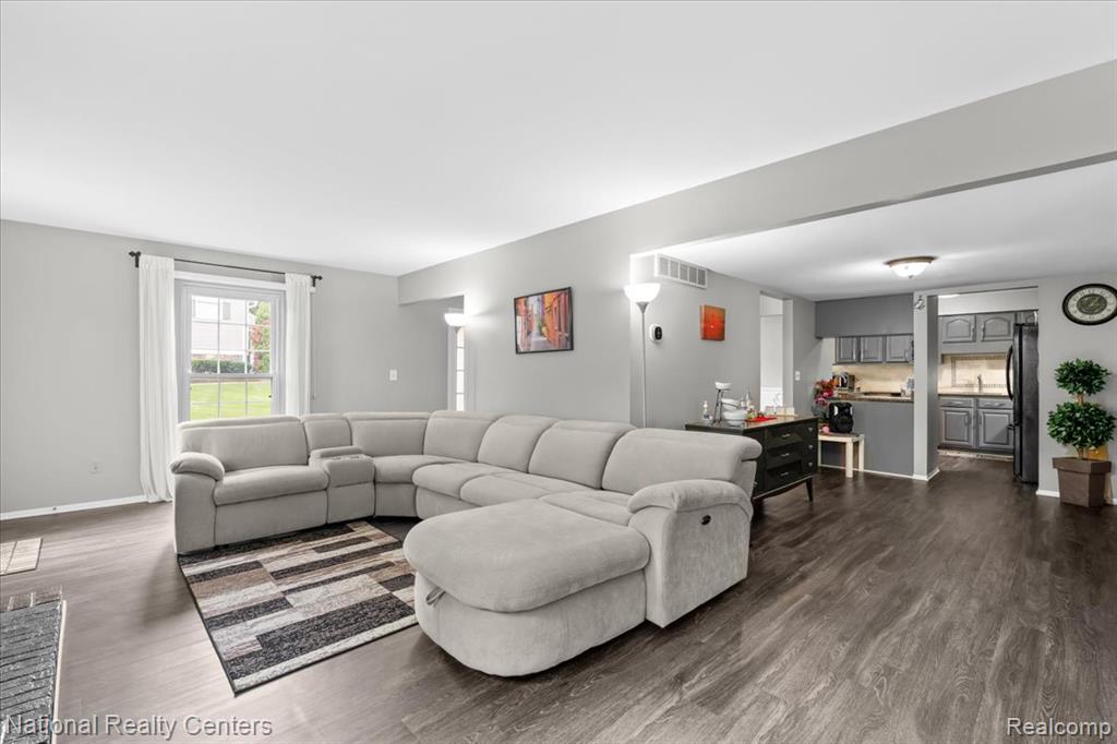 42142 Roscommon Street, Novi, MI 48167 — Photo 7
