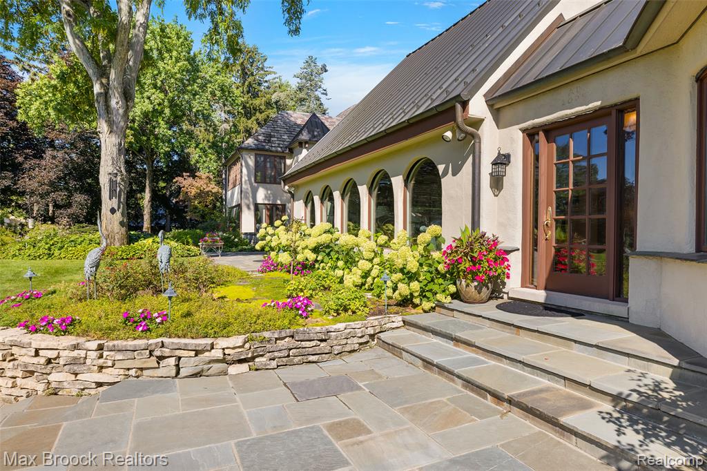65 Lone Pine Road, Bloomfield Hills, MI 48304 — Photo 50
