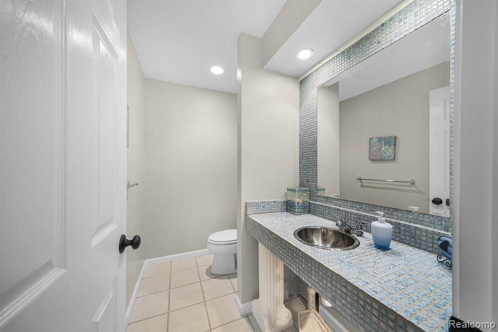 55884 PARKVIEW Drive, Shelby Twp, MI 48316 — Photo 35
