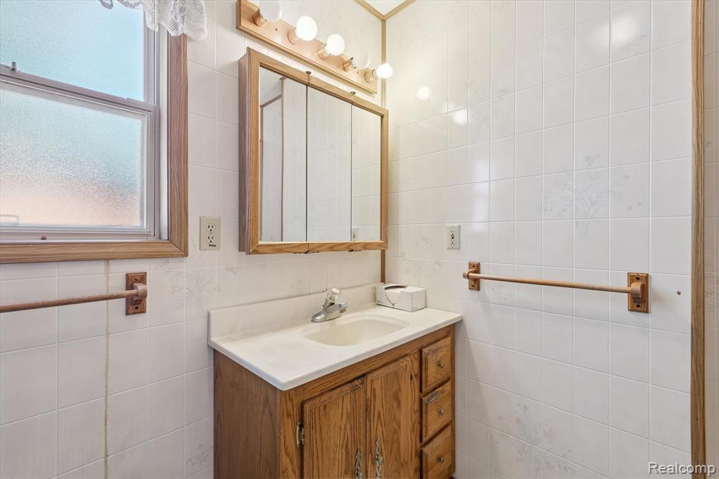 16372 Oak Hill Drive, Fenton, MI 48430 — Photo 20