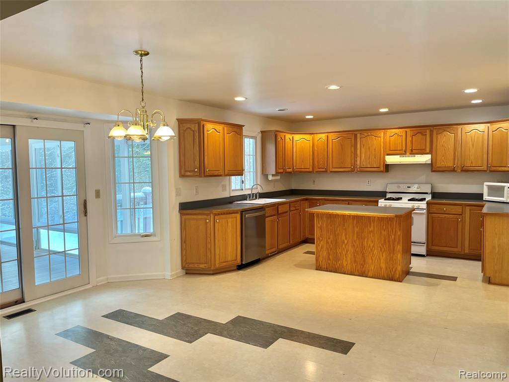1637 S Lake Pleasant Road, Attica, MI 48412 — Photo 4