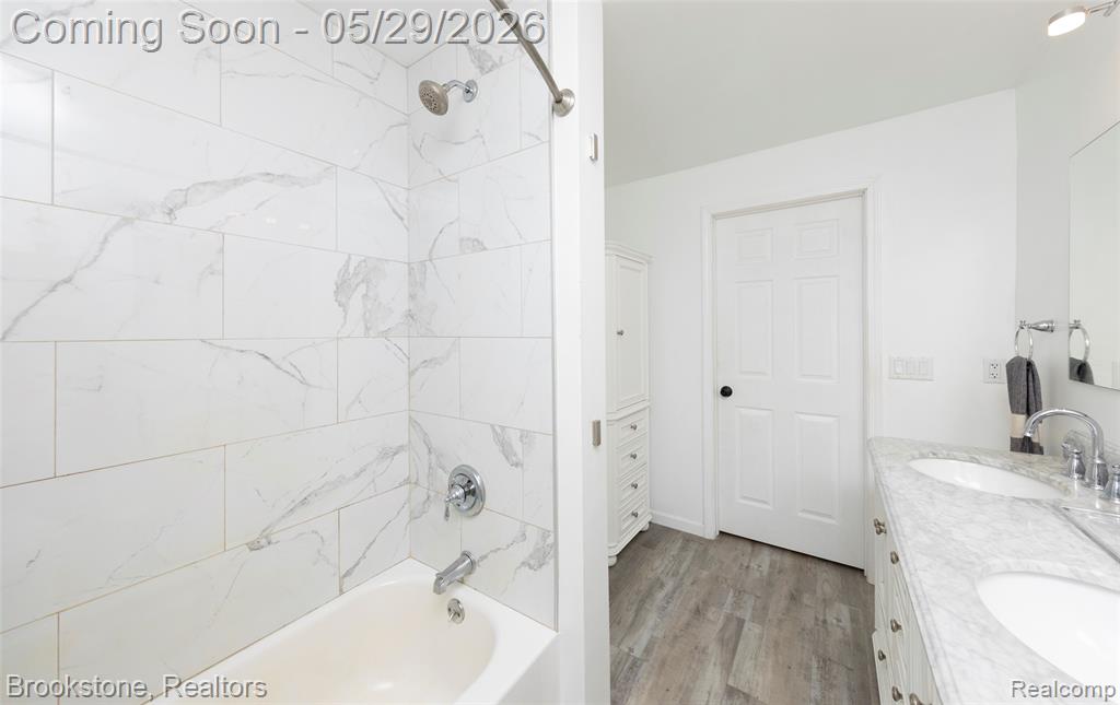 7900 DETROIT Boulevard, West Bloomfield, MI 48323 — Photo 40