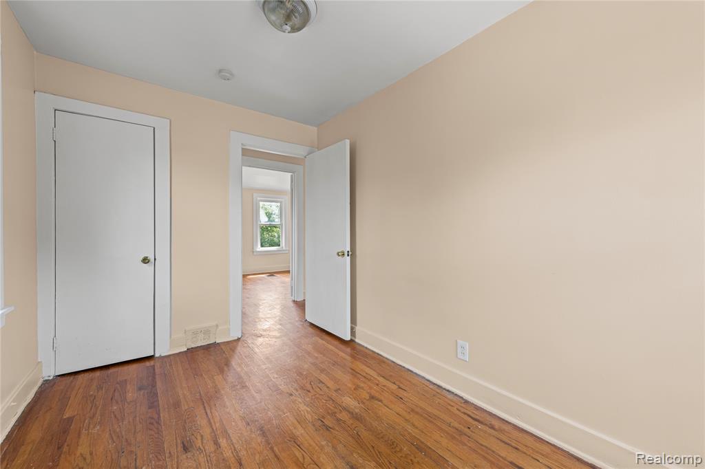 41 W George Avenue, Hazel Park, MI 48030 — Photo 13