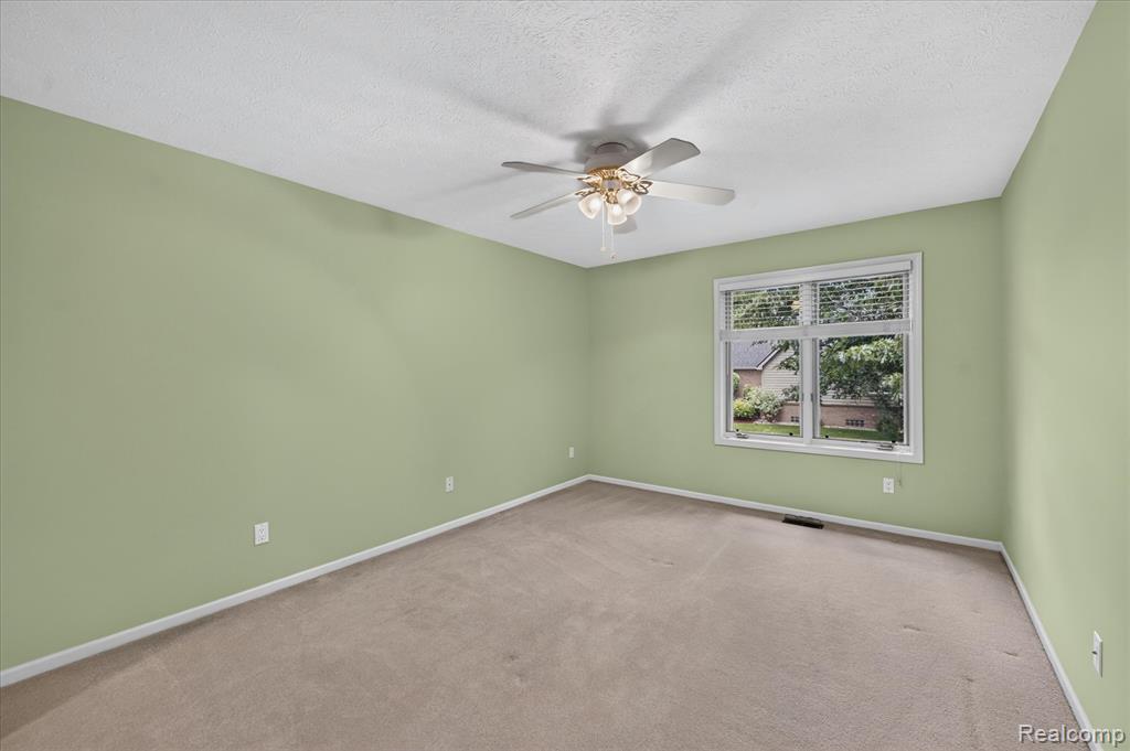5079 Pinewood Drive, Brighton, MI 48116 — Photo 30