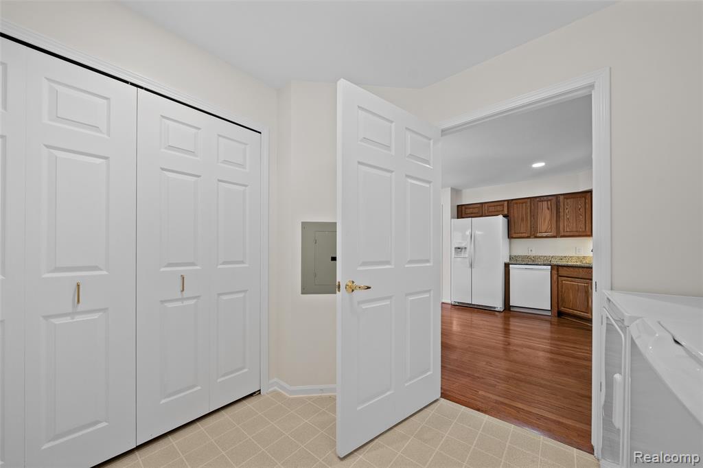 21425 Archwood Circle, Farmington Hills, MI 48336 — Photo 17