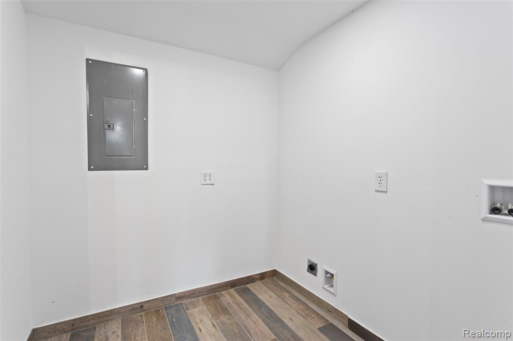 4408 S Lake Drive, Newport, MI 48166 — Photo 23