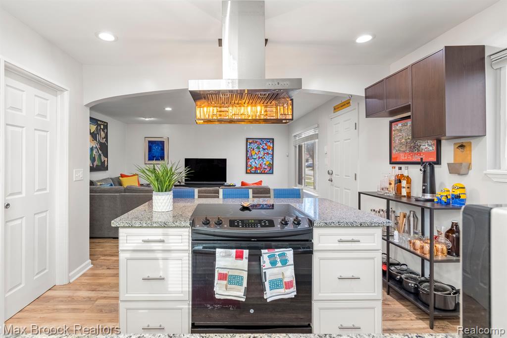 501 S Edgeworth Avenue, Royal Oak, MI 48067 — Photo 9