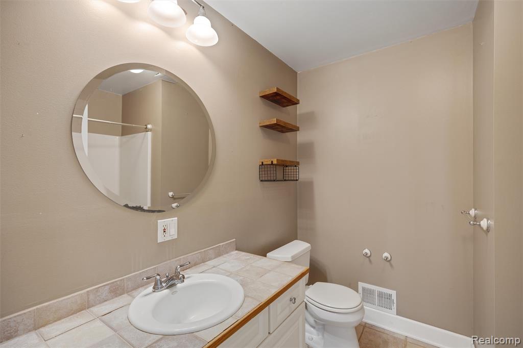 590 Hillwood, White Lake, MI 48383 — Photo 22