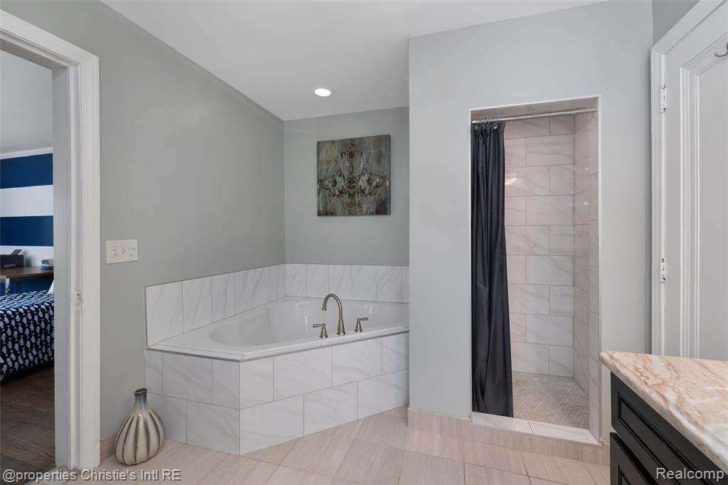 19435 Shrewsbury Road, Detroit, MI 48221 — Photo 35