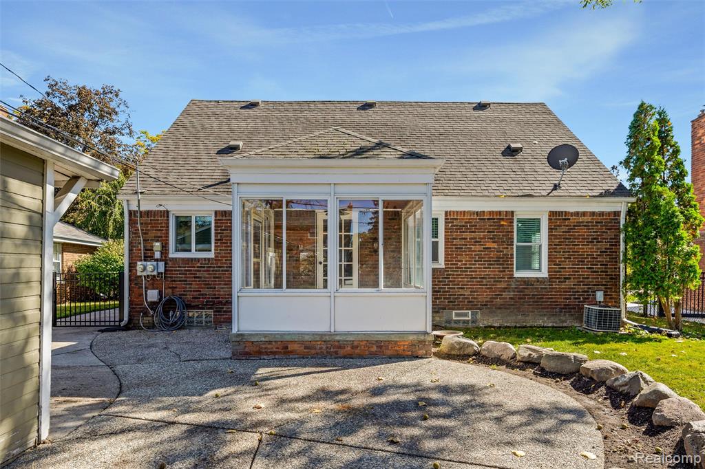 4214 S Verona Circle, Royal Oak, MI 48073 — Photo 21