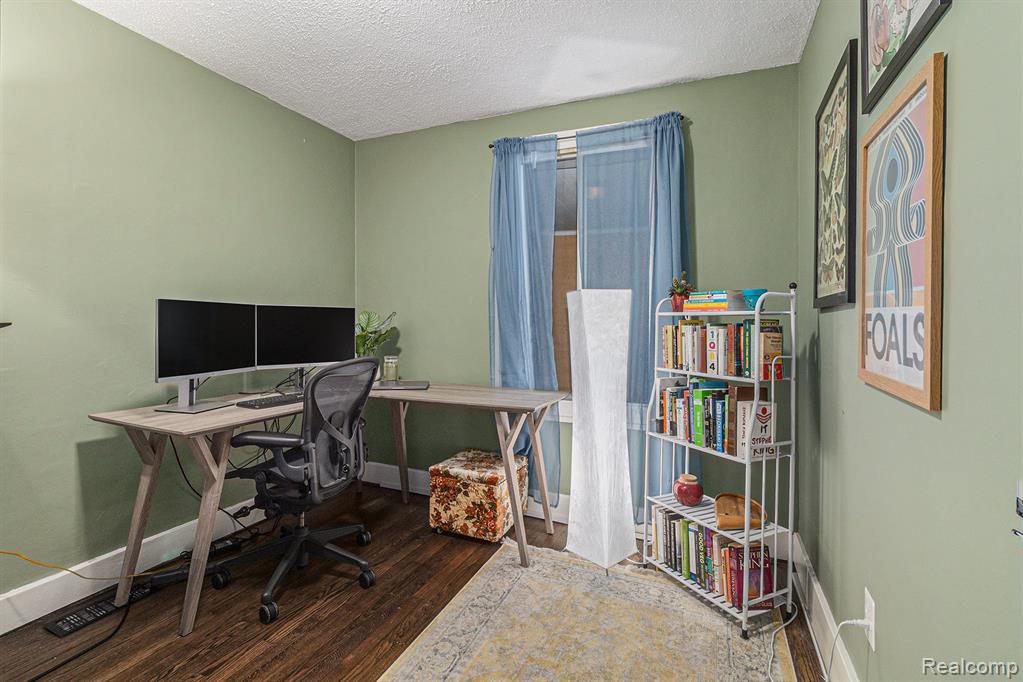 967 E Coy Avenue, Hazel Park, MI 48030 — Photo 17