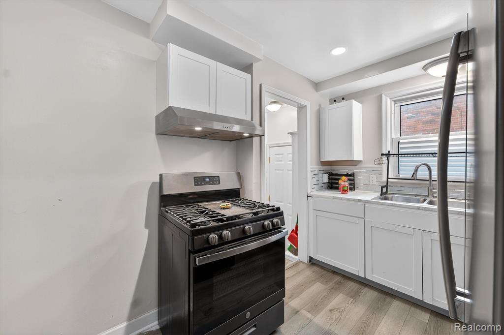 21211 Newcastle Road, Harper Woods, MI 48225 — Photo 14