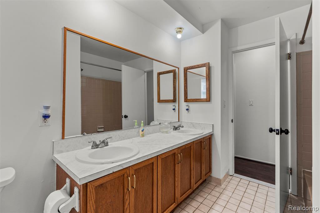 40553 Passmore Drive, Clinton Twp, MI 48038 — Photo 18