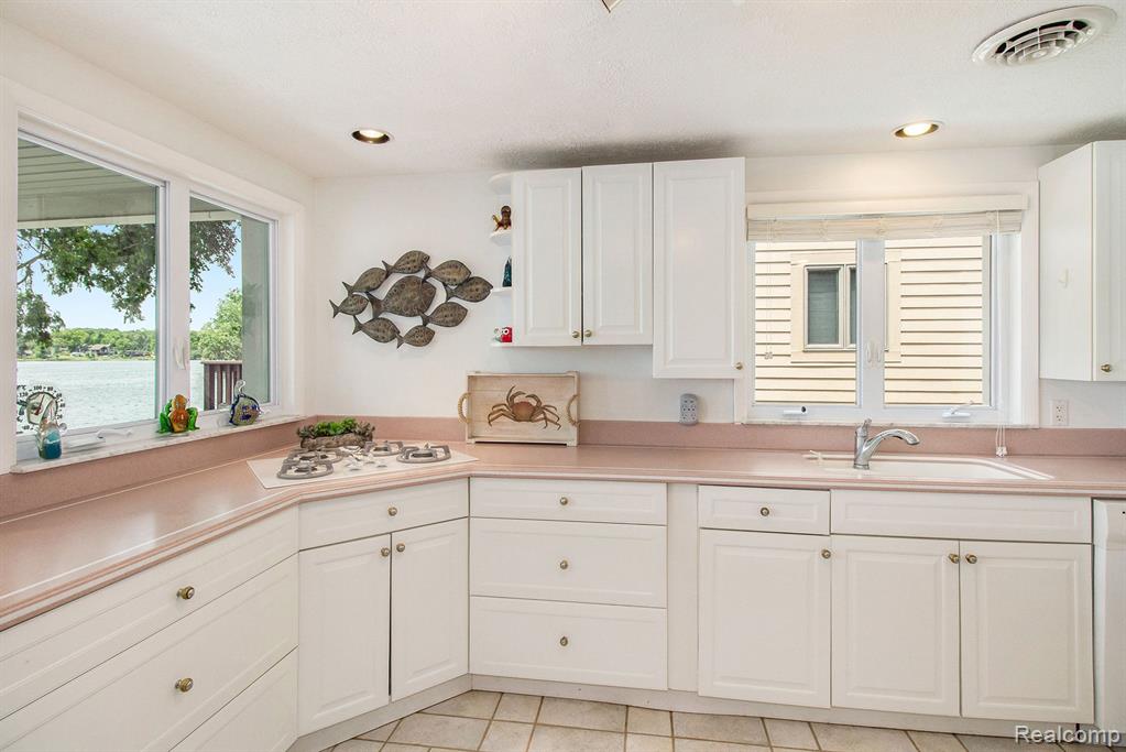 8428 Woodland Shore Drive, Brighton, MI 48114 — Photo 22