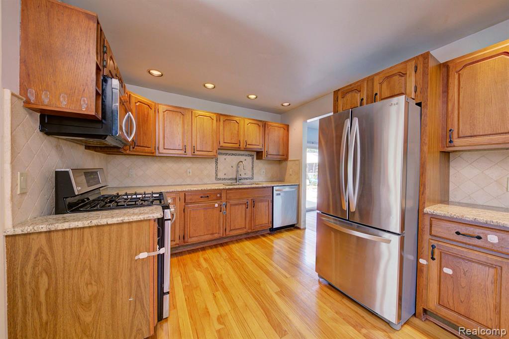 8246 FORREST Drive, Canton, MI 48187 — Photo 7