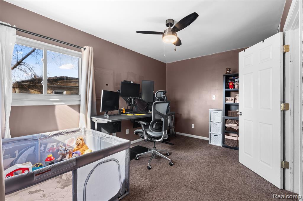 592 E Dallas Avenue, Madison Heights, MI 48071 — Photo 18