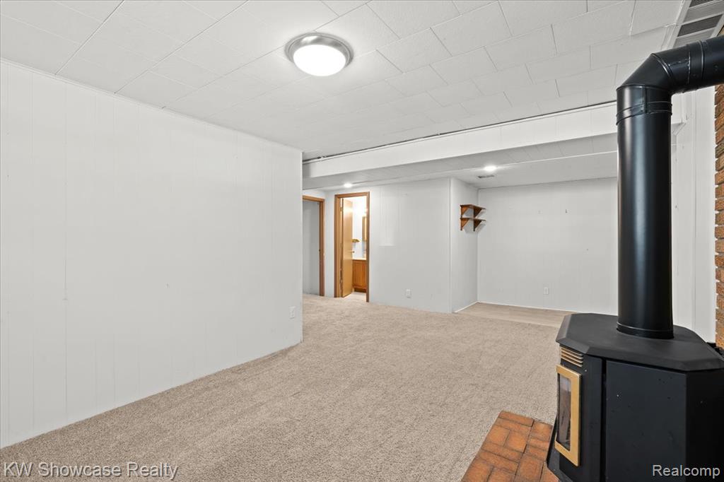 2370 Roselawn Street, Wolverine Lake, MI 48390 — Photo 15