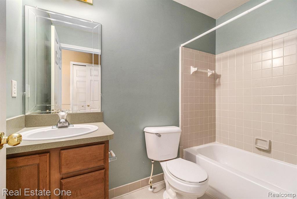 4205 Honeysuckle Drive, Sterling Heights, MI 48314 — Photo 8