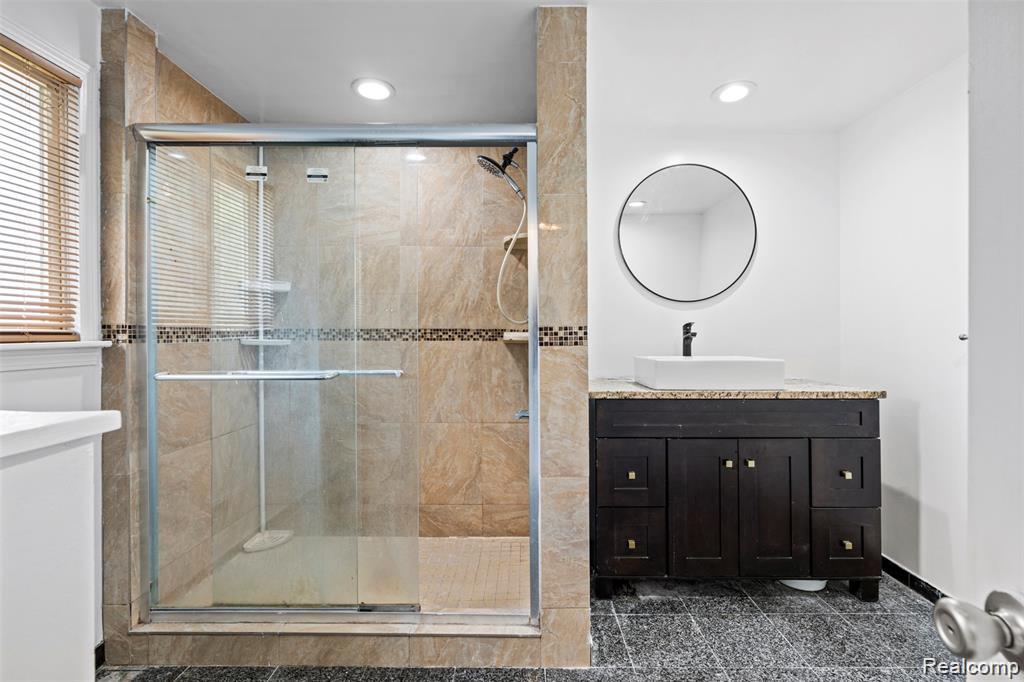 5420 Southlawn Drive, Sterling Heights, MI 48310 — Photo 17