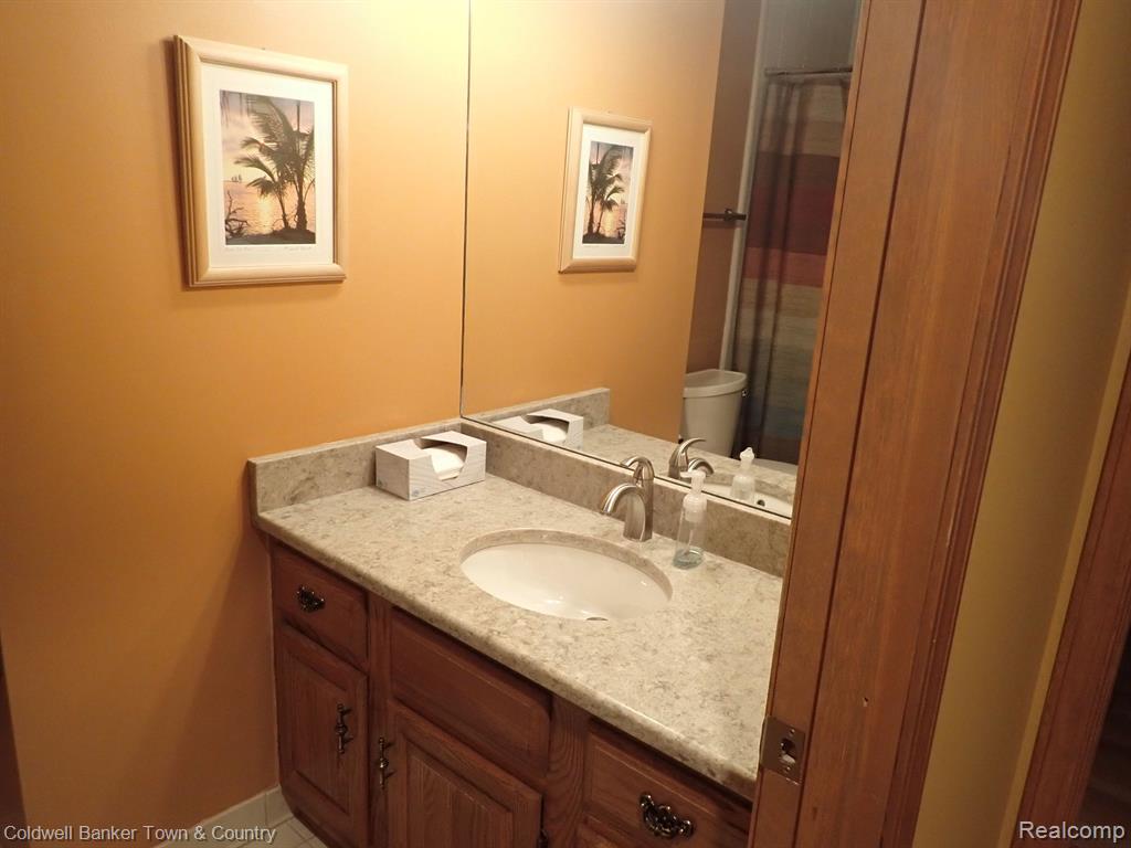 37711 AMBER Drive, Farmington Hills, MI 48331 — Photo 23