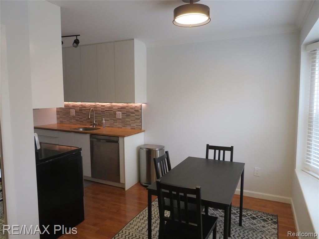 3011 Debra Court, Auburn Hills, MI 48326 — Photo 4