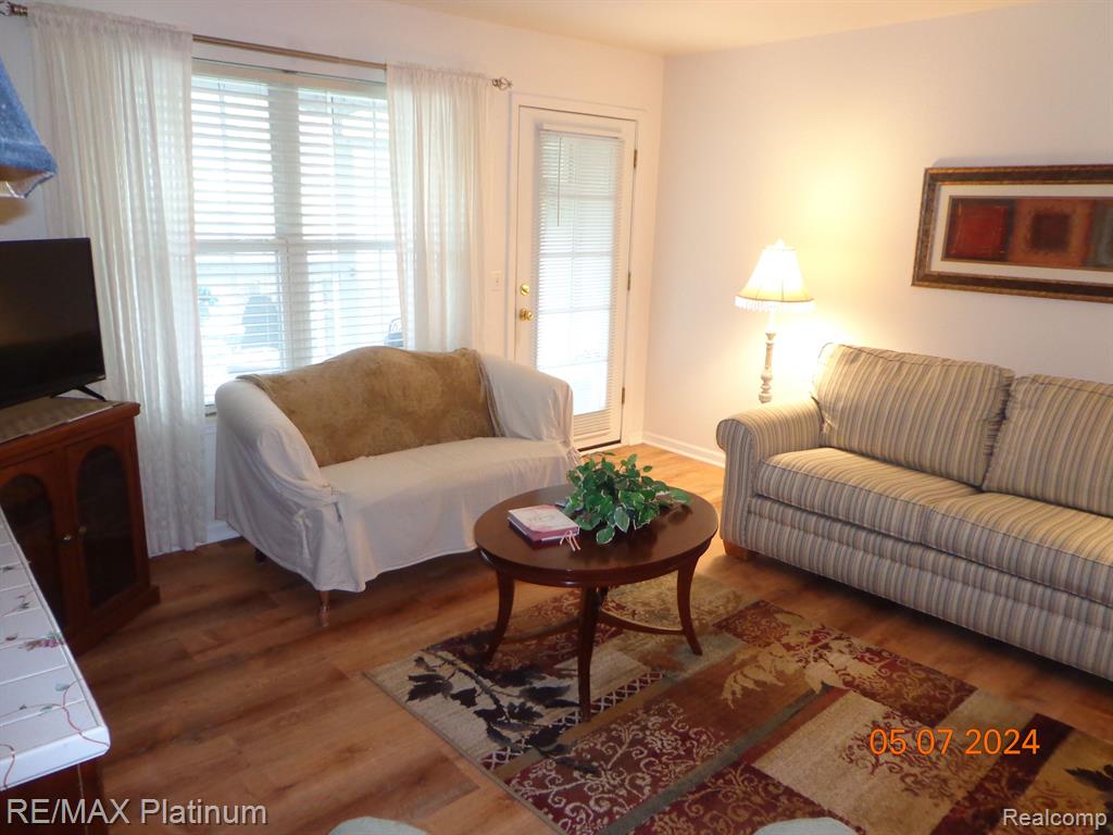 620 CURZON Court, 102, Howell, MI 48843 — Photo 12