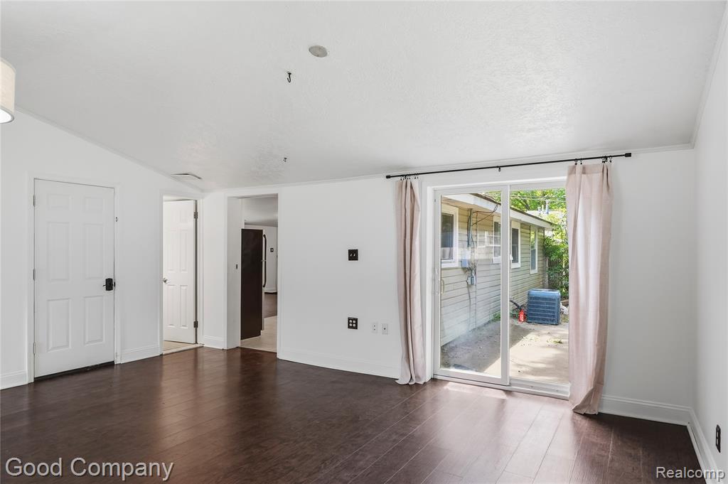 3130 Greenlawn Avenue, Commerce Twp, MI 48382 — Photo 15
