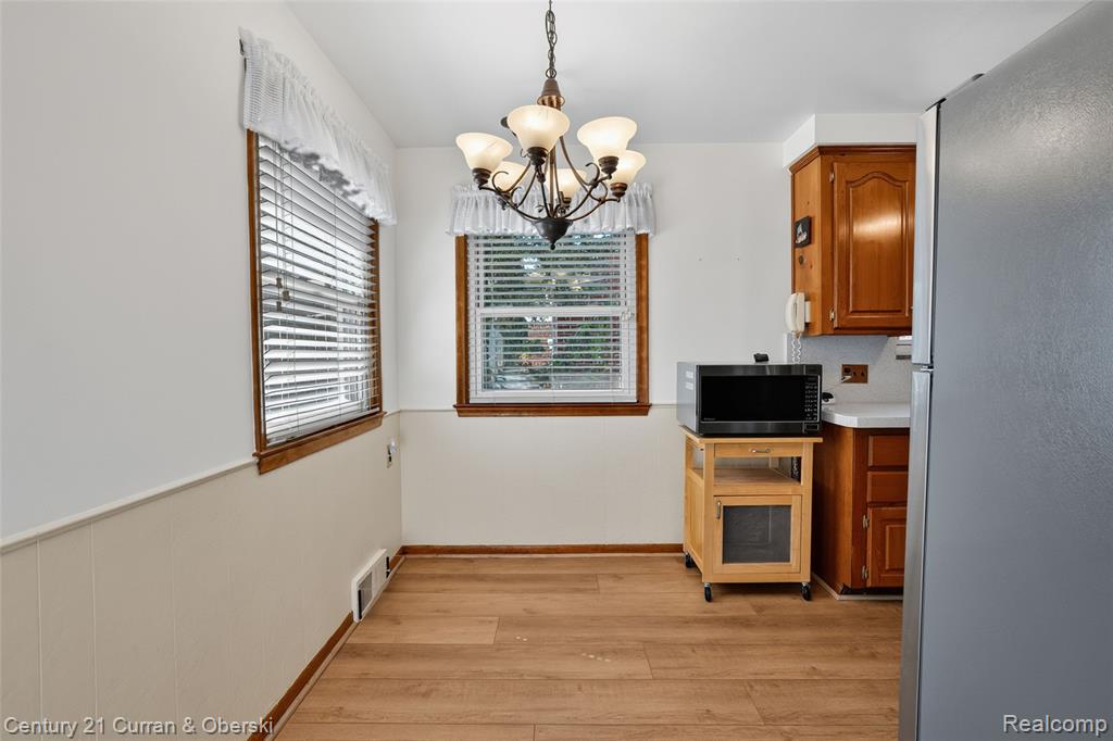 8224 N Evangeline Street, Dearborn Heights, MI 48127 — Photo 22