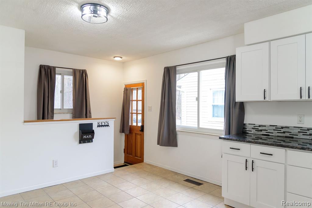 6061 N DOWLING Street, Westland, MI — Photo 10