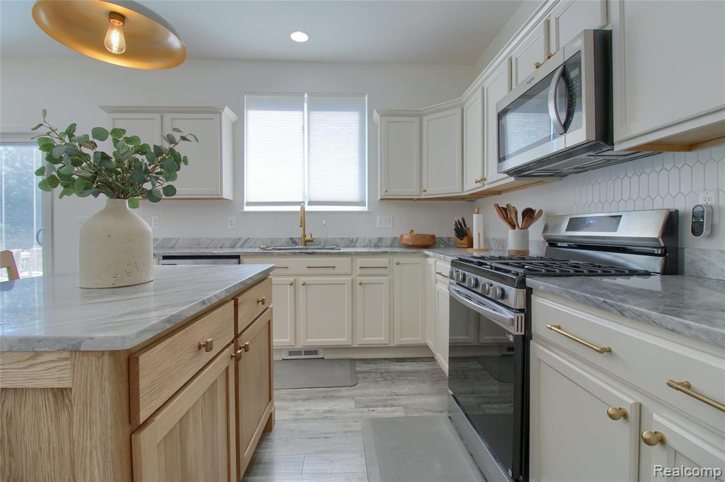 30932 Asbury Hill Drive, New Hudson, MI 48165 — Photo 14