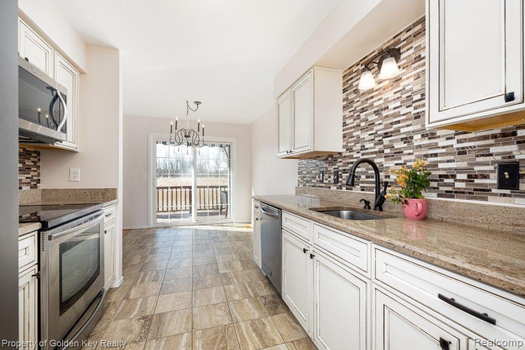 573 WINWOOD, Unit 34, Walled Lake, MI 48390 — Photo 7