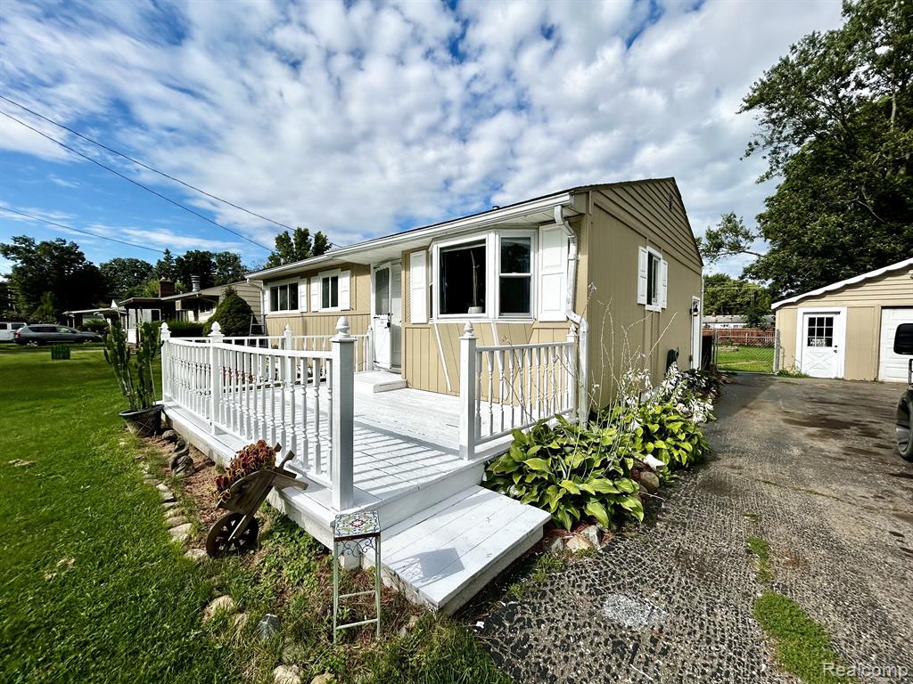 4202 BRISTOLWOOD Drive, Flint, MI 48507 — Photo 18