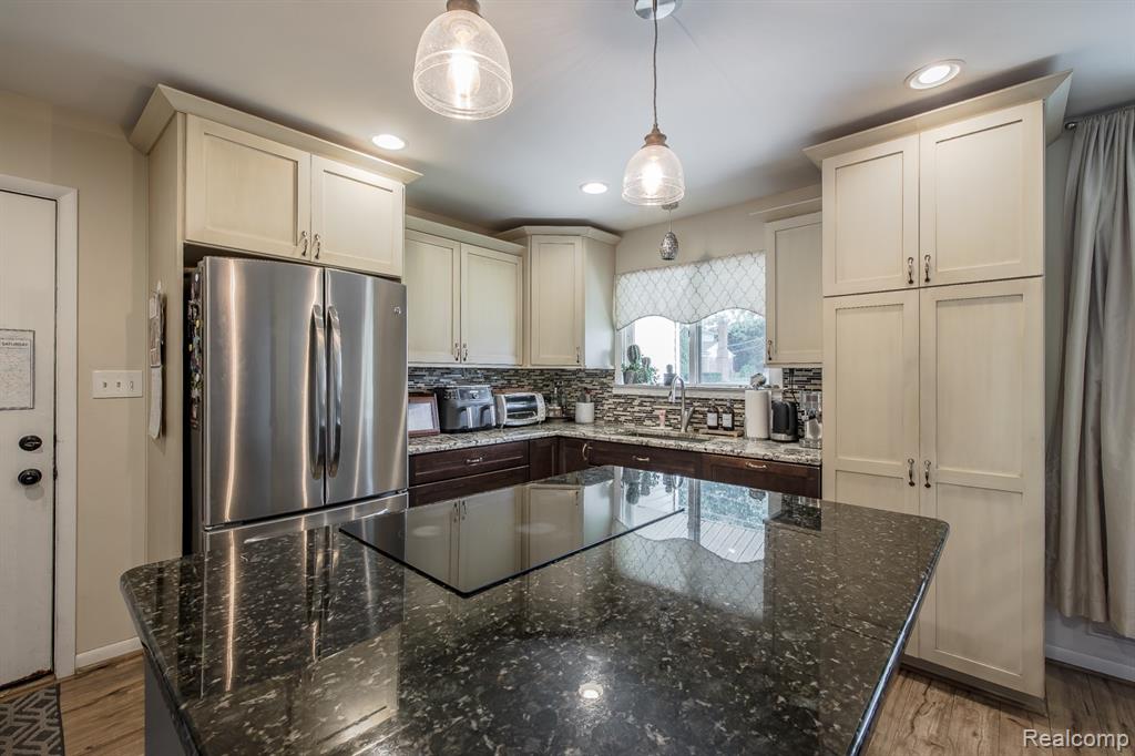 8726 Sandy Crest Drive, White Lake, MI — Photo 16