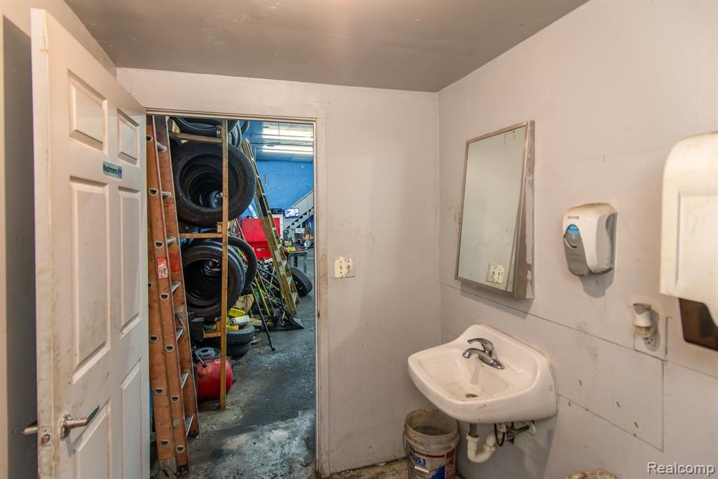 5788 Van Dyke Street, Detroit, MI 48213 — Photo 18