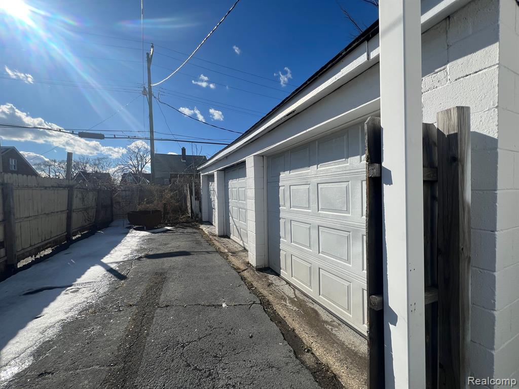 13837 Conant Street, Hamtramck, MI, 48212