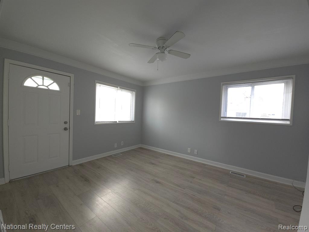 93 E COLGATE Avenue, Pontiac, MI 48340 — Photo 4