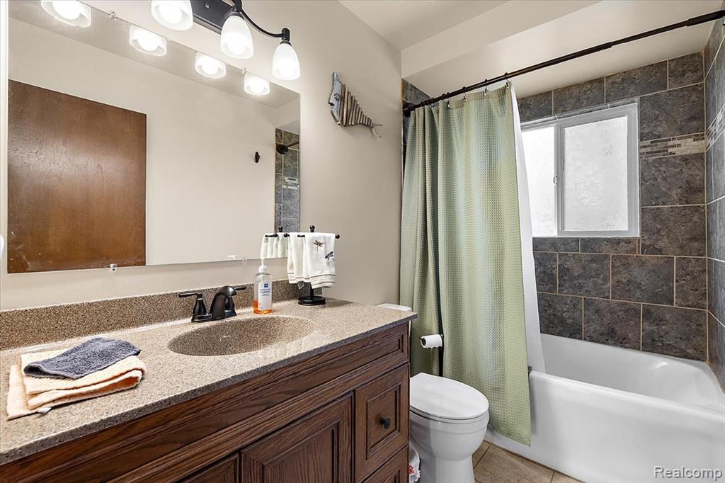 490 Glenn Court, Lake Orion, MI 48362 — Photo 25
