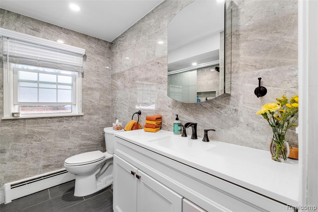 6018 Brynthrop Drive, Shelby Twp, MI 48316 — Photo 16