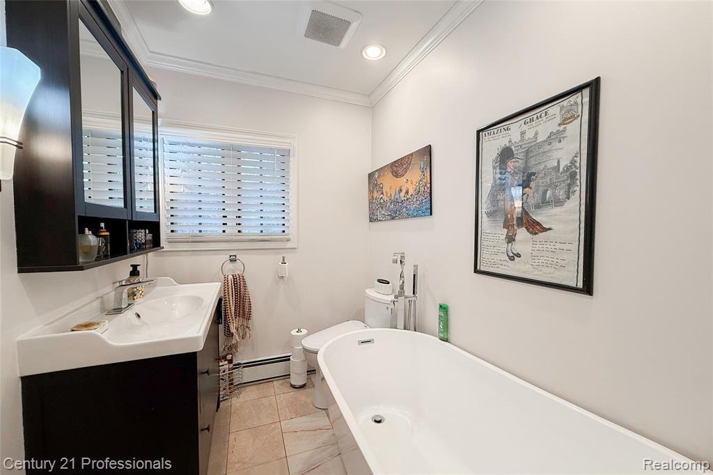 910 W Pine Tree Road W, Lake Orion, MI 48362 — Photo 15