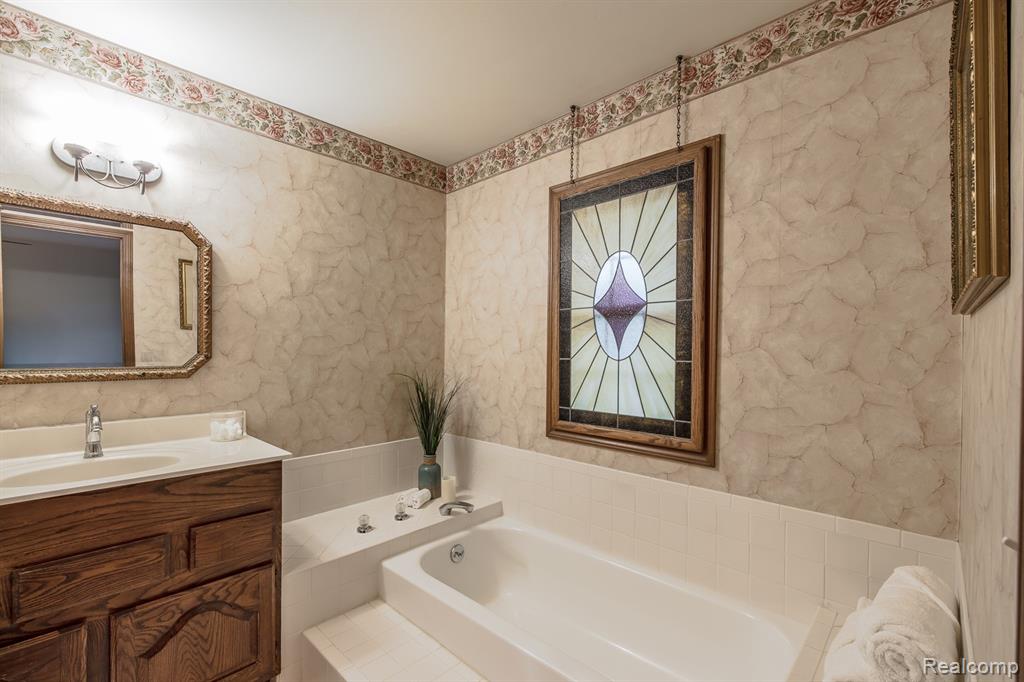4614 Lehigh Drive, Troy, MI 48098 — Photo 34