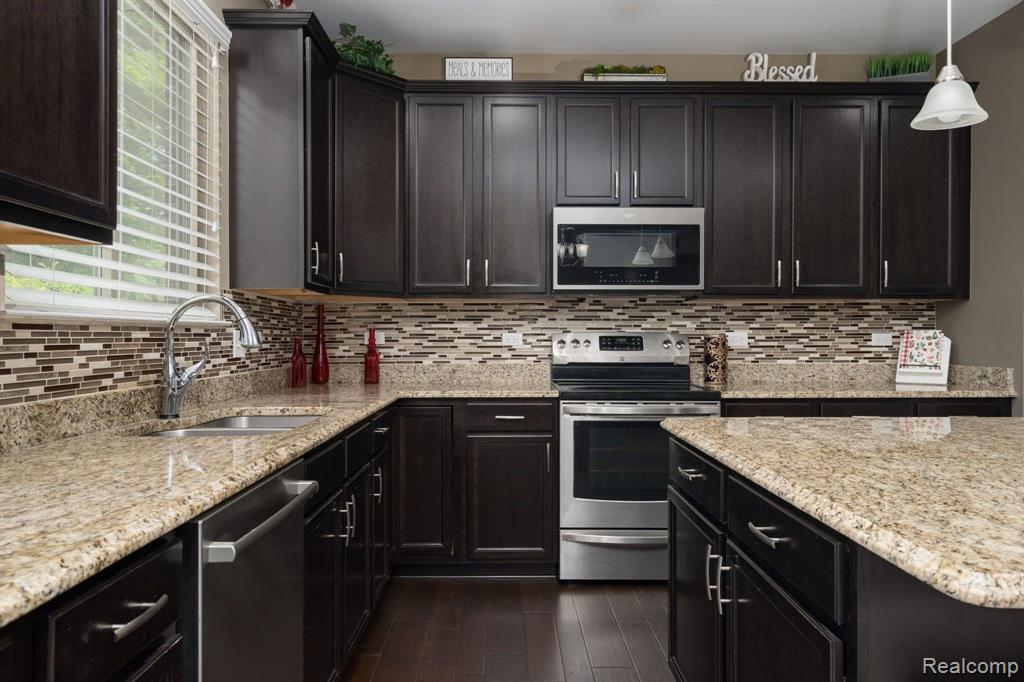 5657 GOLF POINTE Drive, Clarkston, MI 48348 — Photo 13