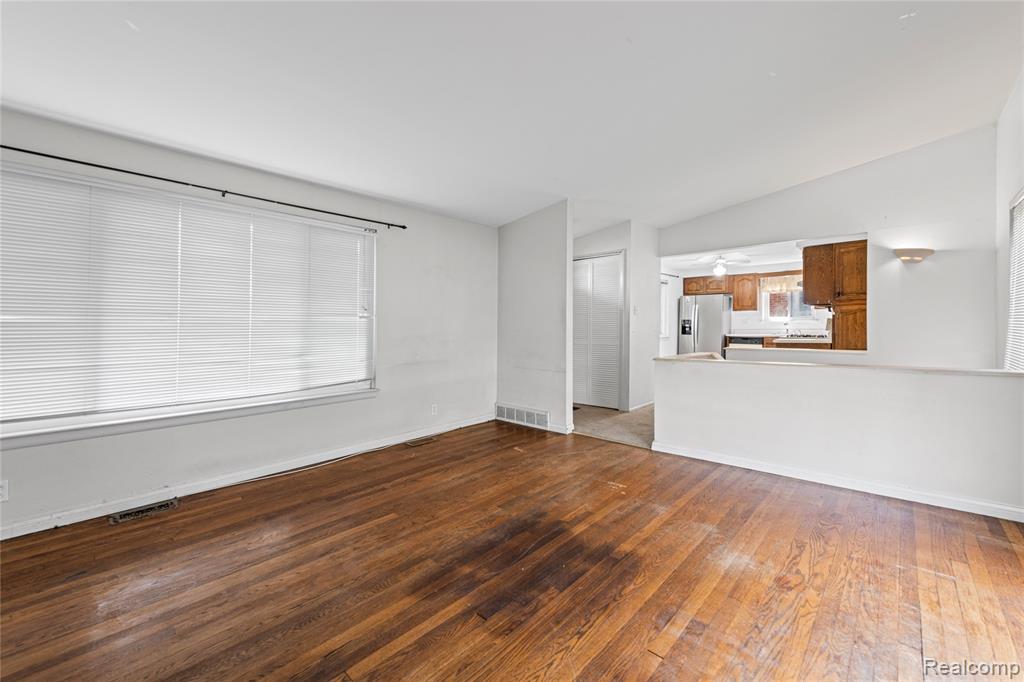 30539 Longfellow Avenue, Madison Heights, MI 48071 — Photo 11