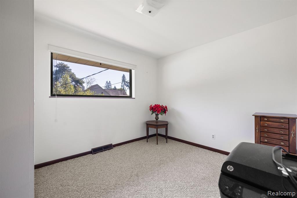 6248 LIVERNOIS Road, Troy, MI 48098 — Photo 29