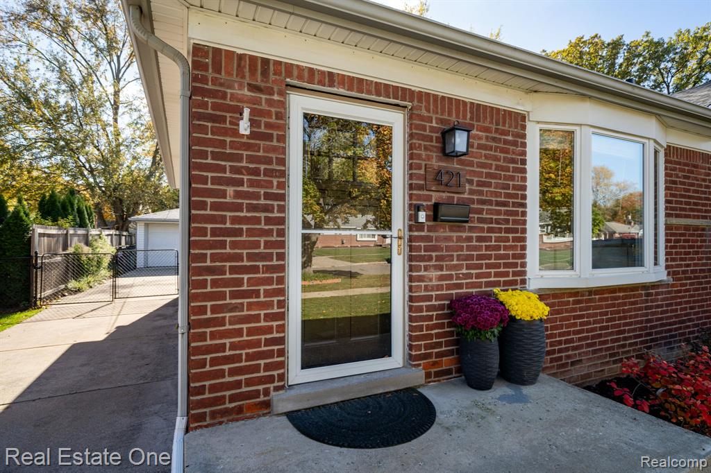 421 W Sunnybrook Drive, Royal Oak, MI 48073 — Photo 30