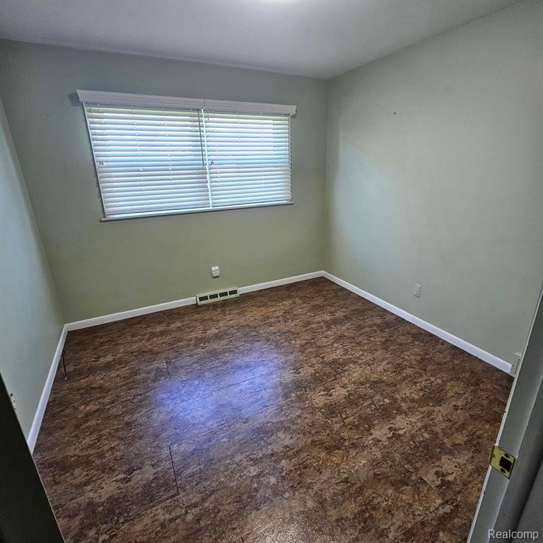9233 SMITHS CREEK Road, Wales, MI — Photo 25