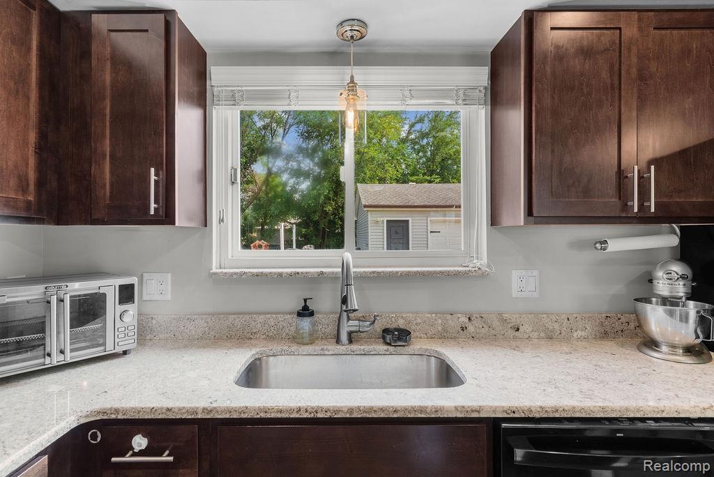 4588 Fenwick Drive, Warren, MI 48092 — Photo 14