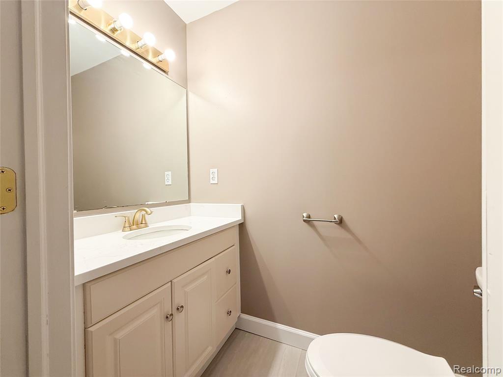 942 Linden Way, Auburn Hills, MI 48326 — Photo 13