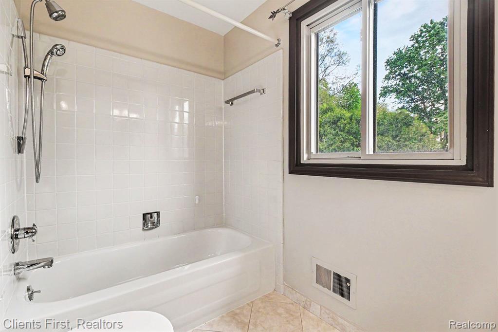 42542 Knollwood Court, Northville, MI 48168 — Photo 26