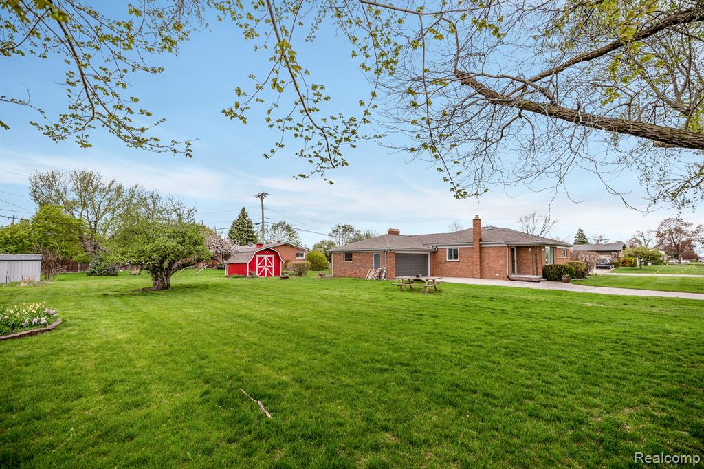 8527 METROPOLITAN Parkway, Sterling Heights, MI 48312 — Photo 31